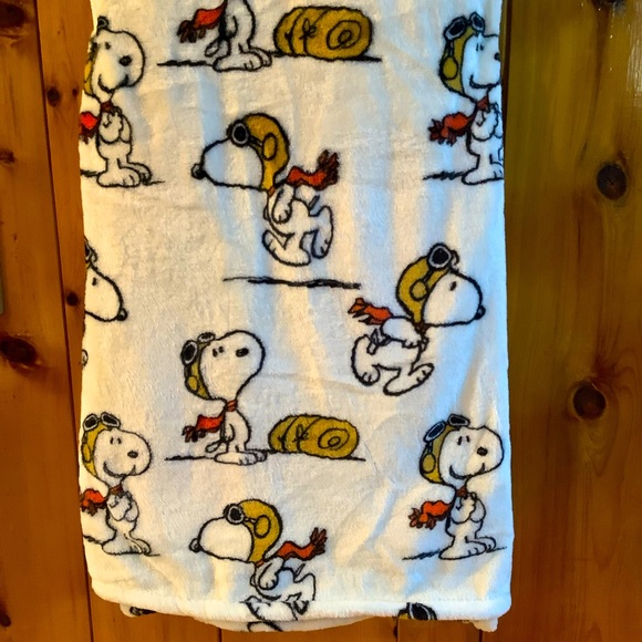 Berkshire Peanuts Snoopy Red Baron Oversized Fleece Velvetloft Throw Blanket - Picture 5 of 5
